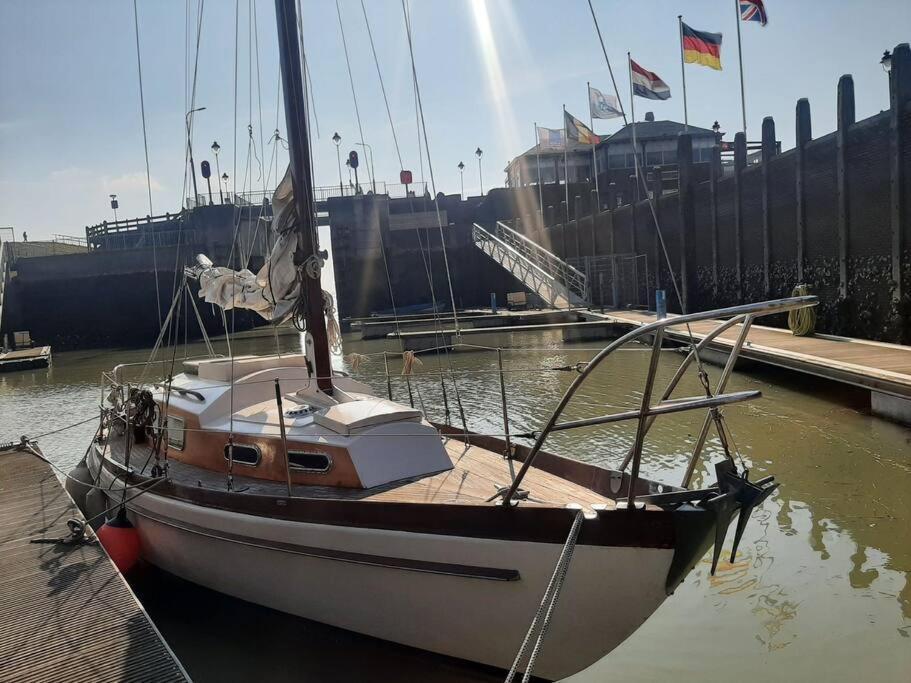Cosy Sailingboat In Vlissingen Hotel Esterno foto